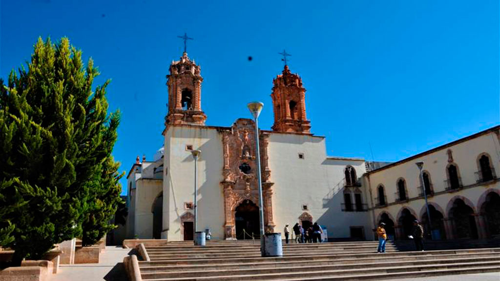 Iglesia en Plateros Zacatecas con imágen del Santo Niño de Atocha