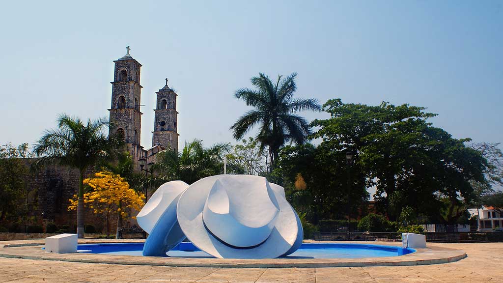 Becal, famoso por sus sombreros hipi hapa