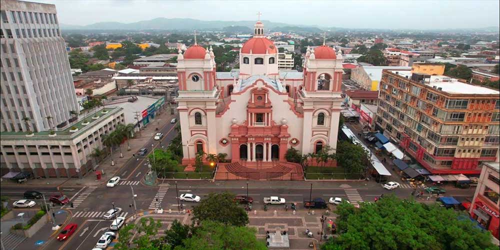 Catedral de San Pedro Apostol en San Pedro Sula