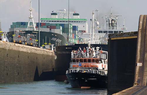 
Panama Canal tour